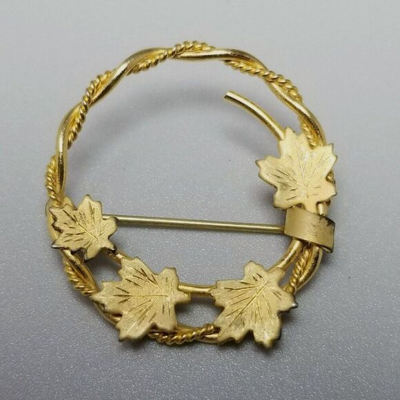 Vintage Yellow Gold Filled Leaf Wreath Circle Brooch, Signed Lapel Pin, Estate - Picture 2 of 7